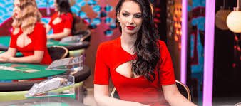 ufa747 APP Myanmar ကစားသမား Phone တွင် install ထားပြီး Live Bet ကစားနေသောမြင်ကွင်း